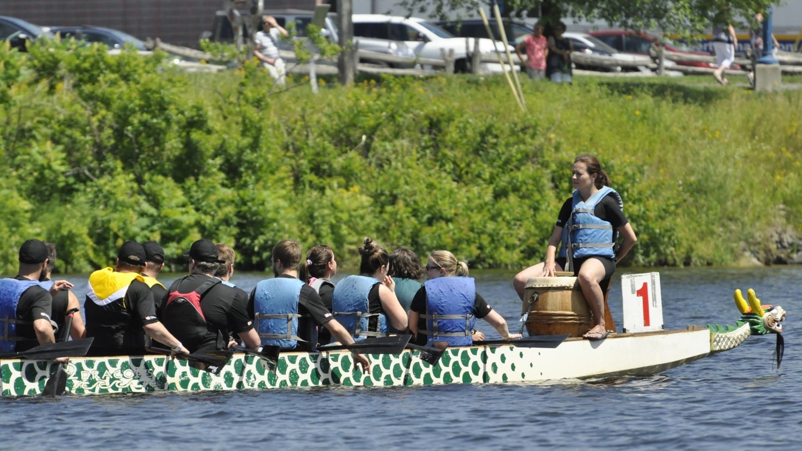 Photos et vidéo de la 10e édition de la course de bateaux-dragons
