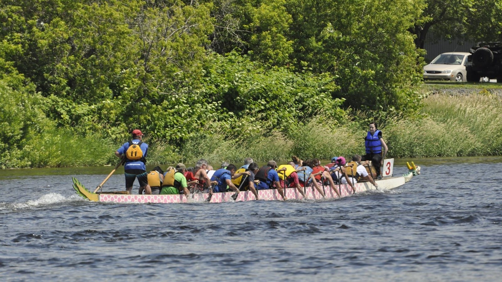 Photos et vidéo de la 10e édition de la course de bateaux-dragons