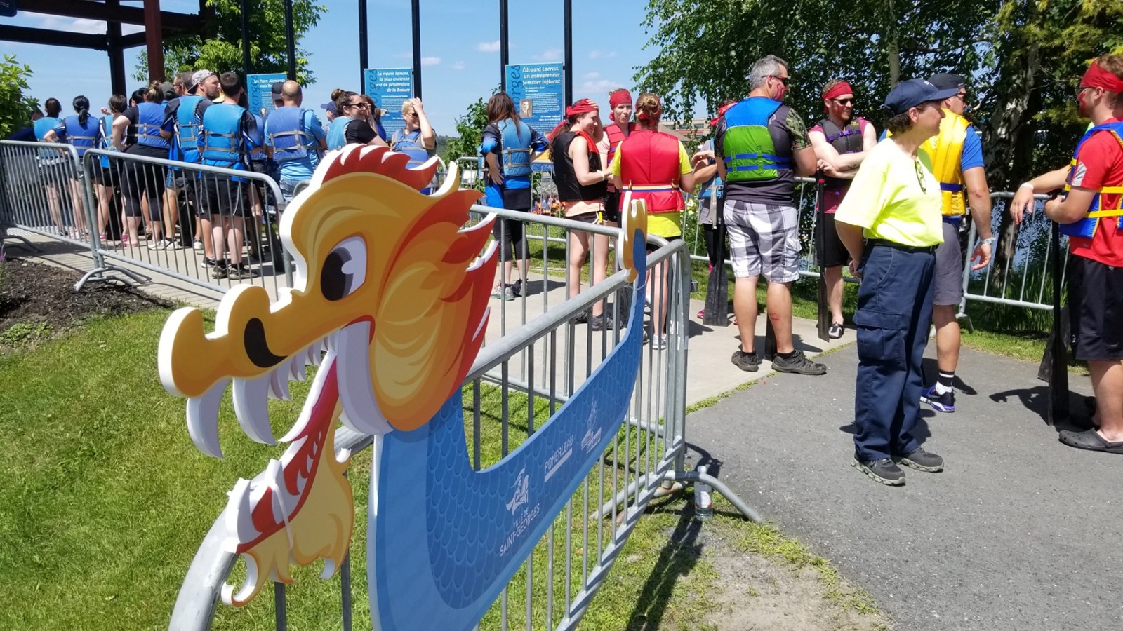 Photos et vidéo de la 10e édition de la course de bateaux-dragons