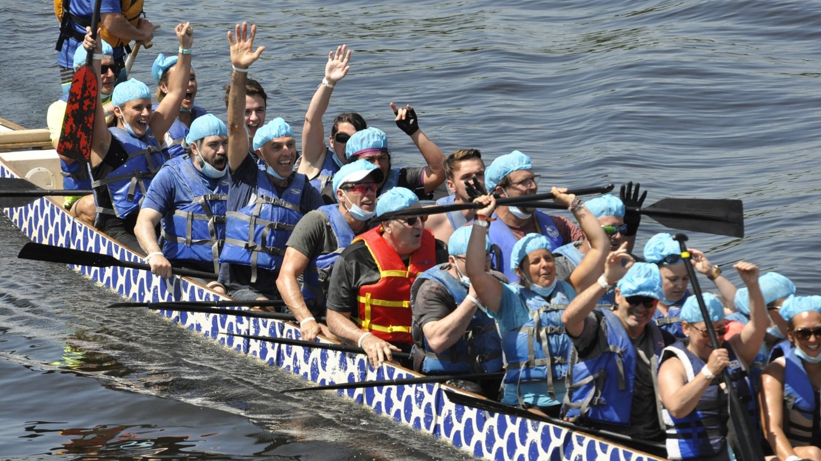 Photos et vidéo de la 10e édition de la course de bateaux-dragons