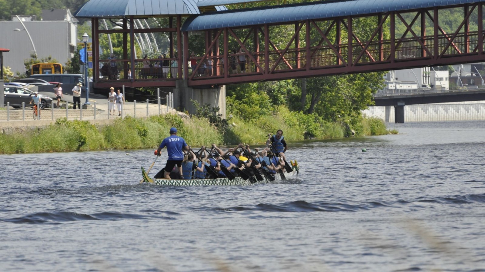 Photos et vidéo de la 10e édition de la course de bateaux-dragons