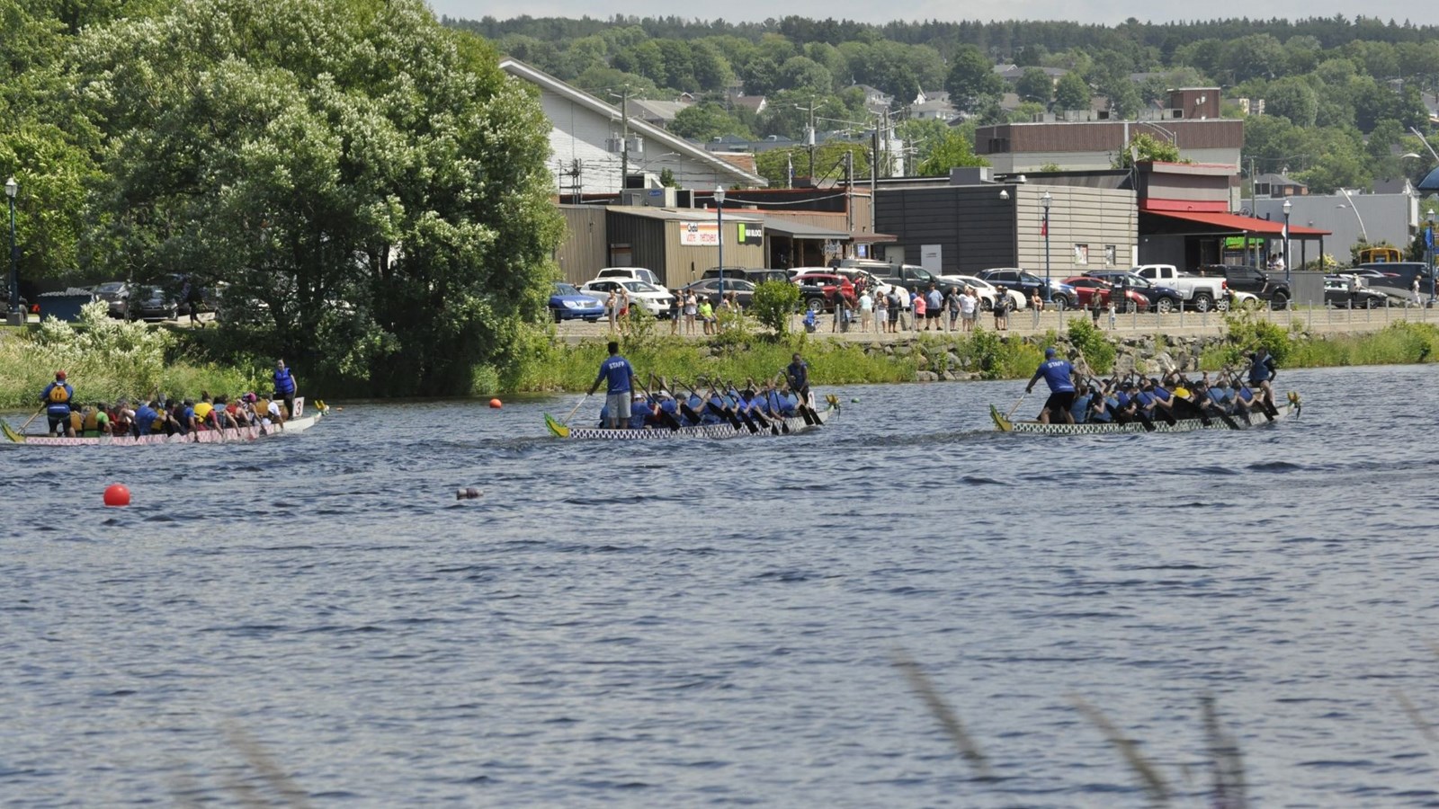 Photos et vidéo de la 10e édition de la course de bateaux-dragons