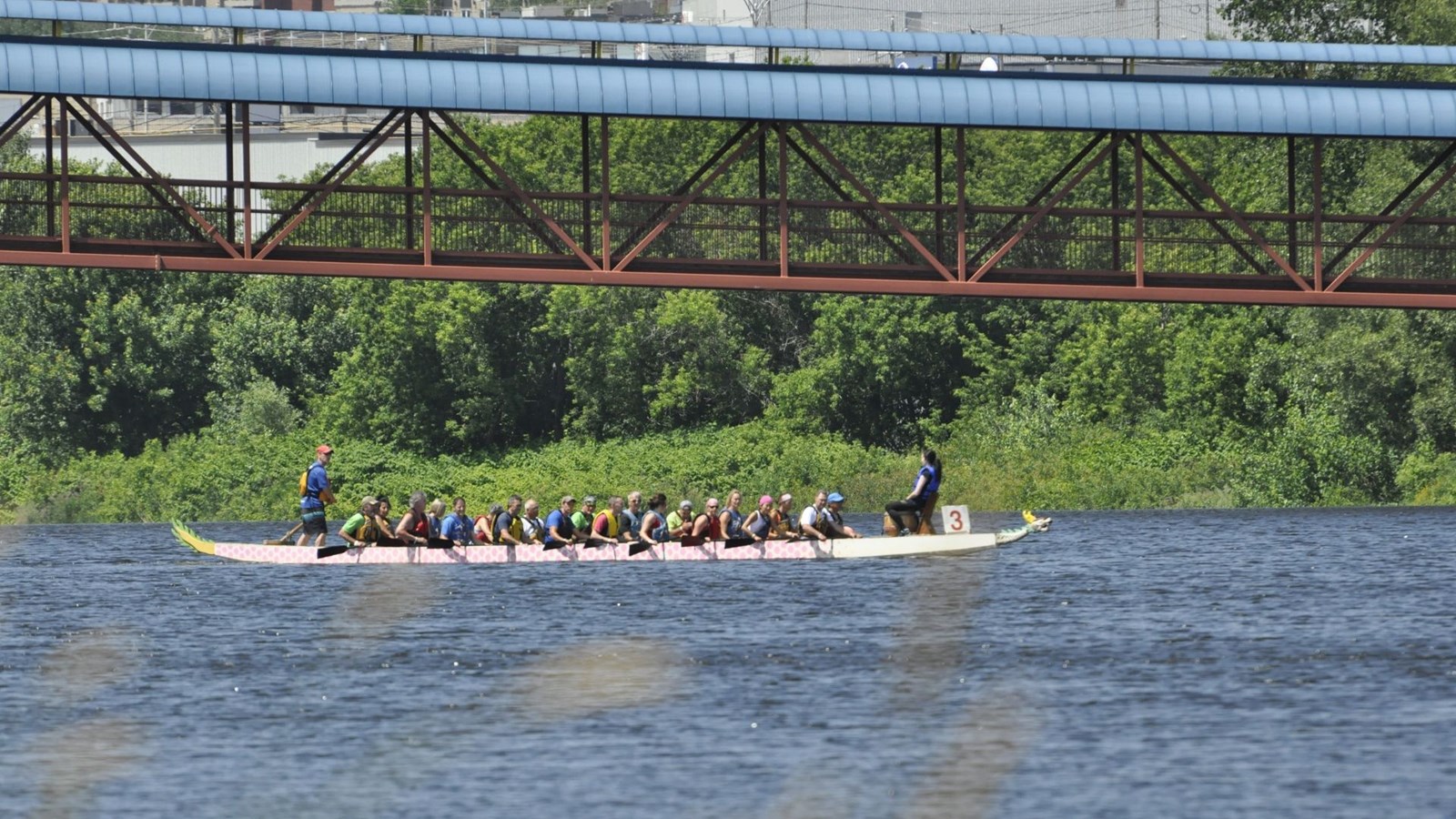 Photos et vidéo de la 10e édition de la course de bateaux-dragons