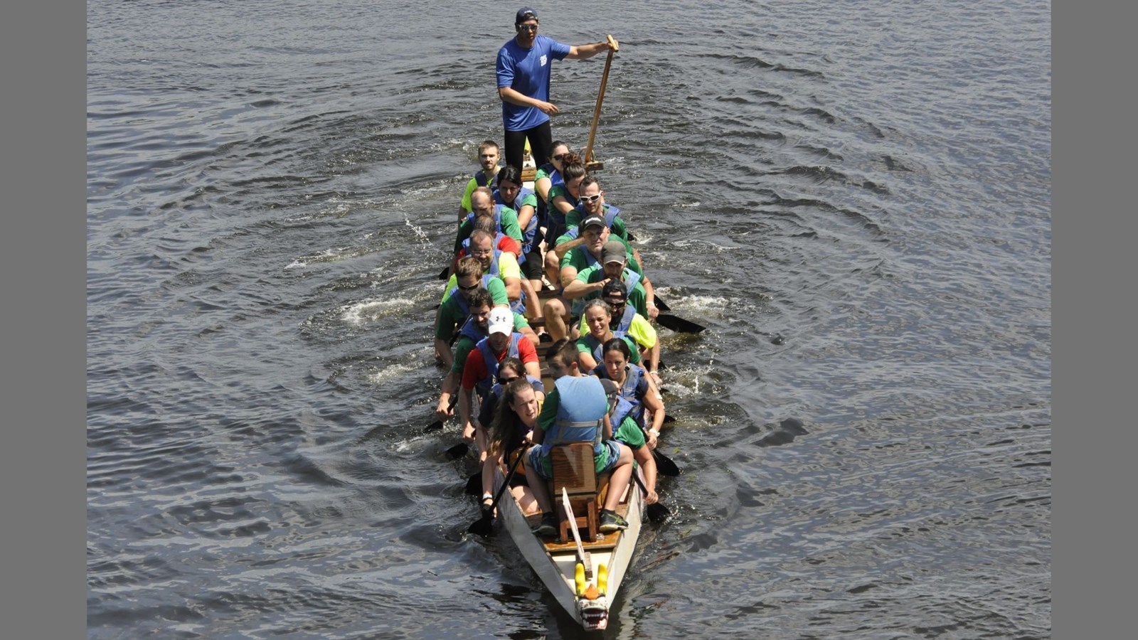 Photos et vidéo de la 10e édition de la course de bateaux-dragons