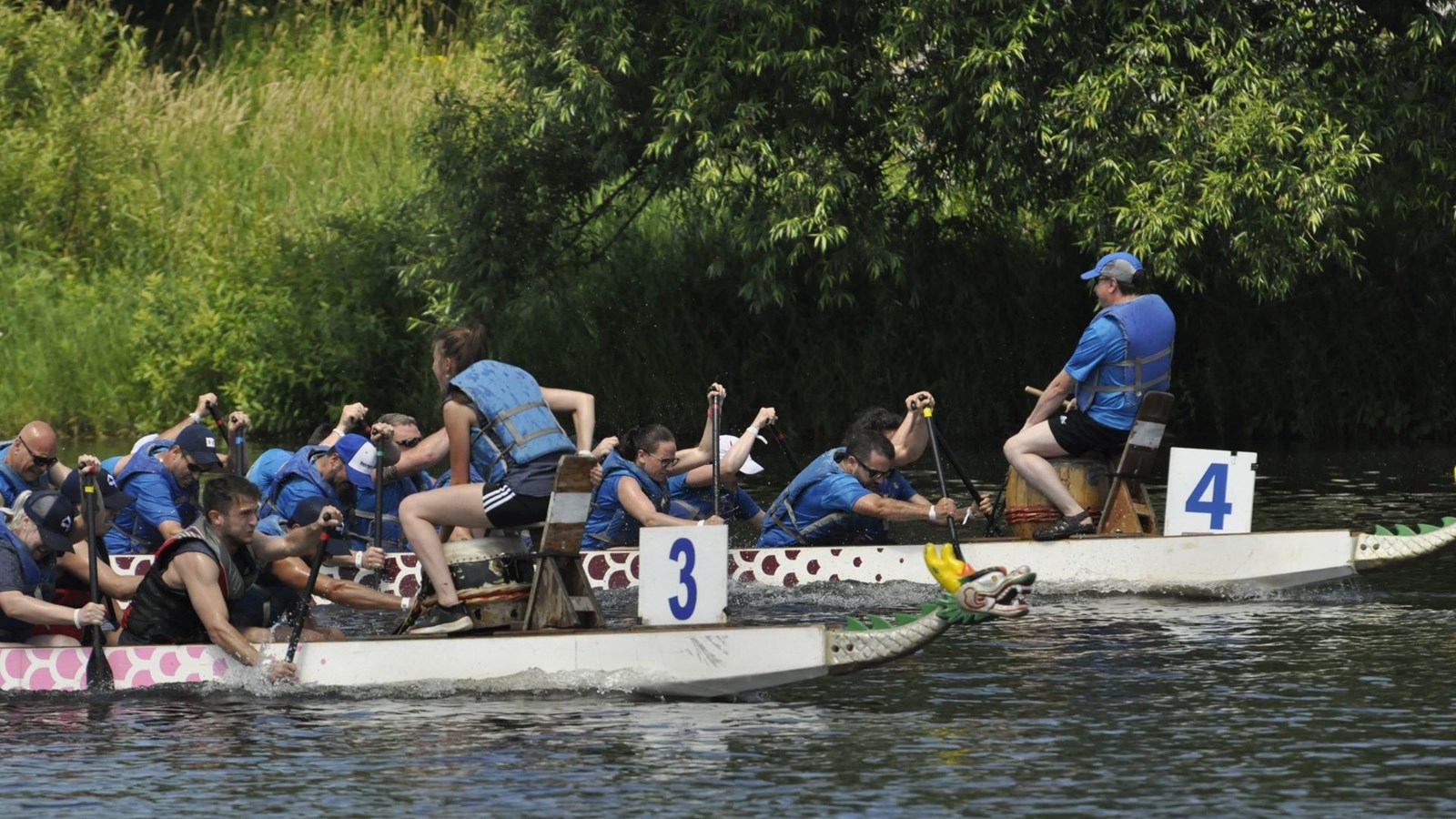Photos et vidéo de la 10e édition de la course de bateaux-dragons