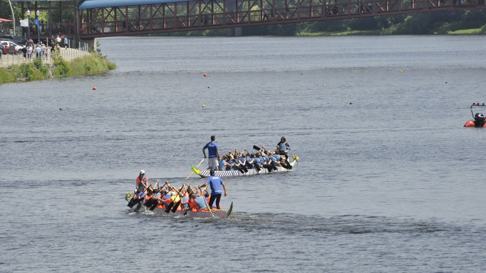 Photos et vidéo de la 10e édition de la course de bateaux-dragons