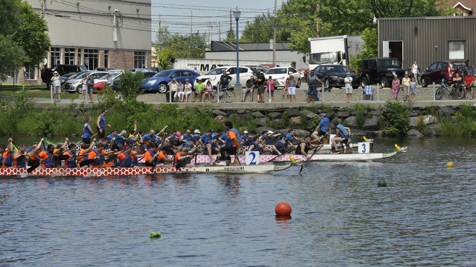 Photos et vidéo de la 10e édition de la course de bateaux-dragons