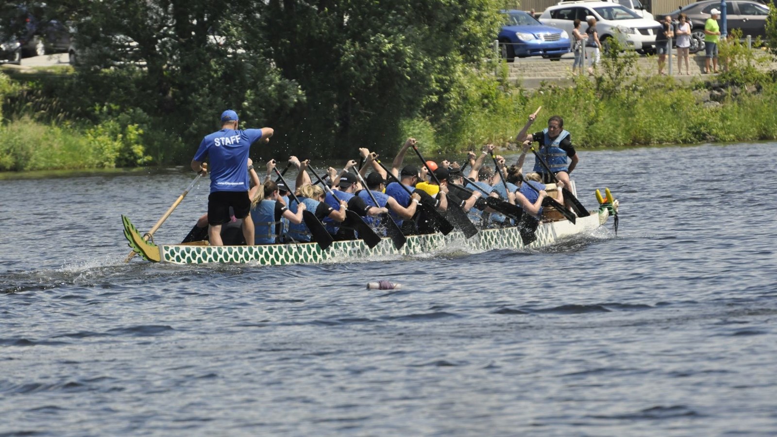 Photos et vidéo de la 10e édition de la course de bateaux-dragons
