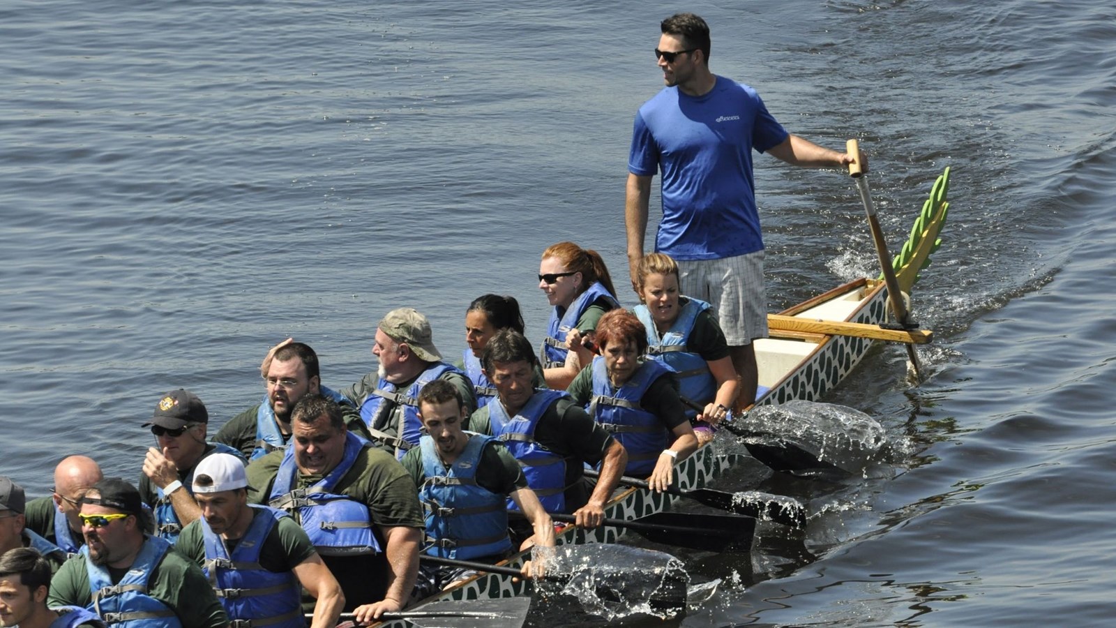 Photos et vidéo de la 10e édition de la course de bateaux-dragons