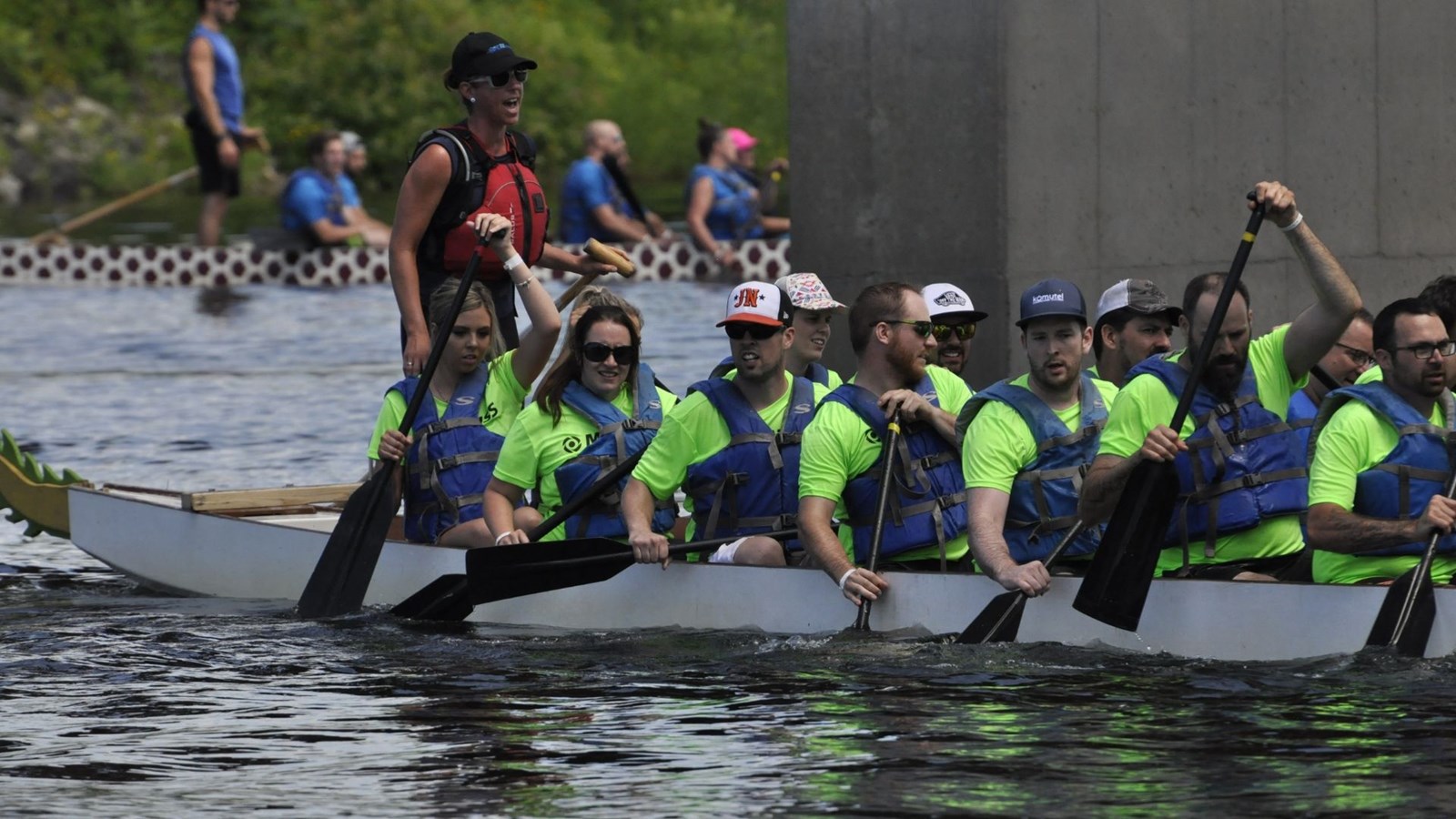 Photos et vidéo de la 10e édition de la course de bateaux-dragons