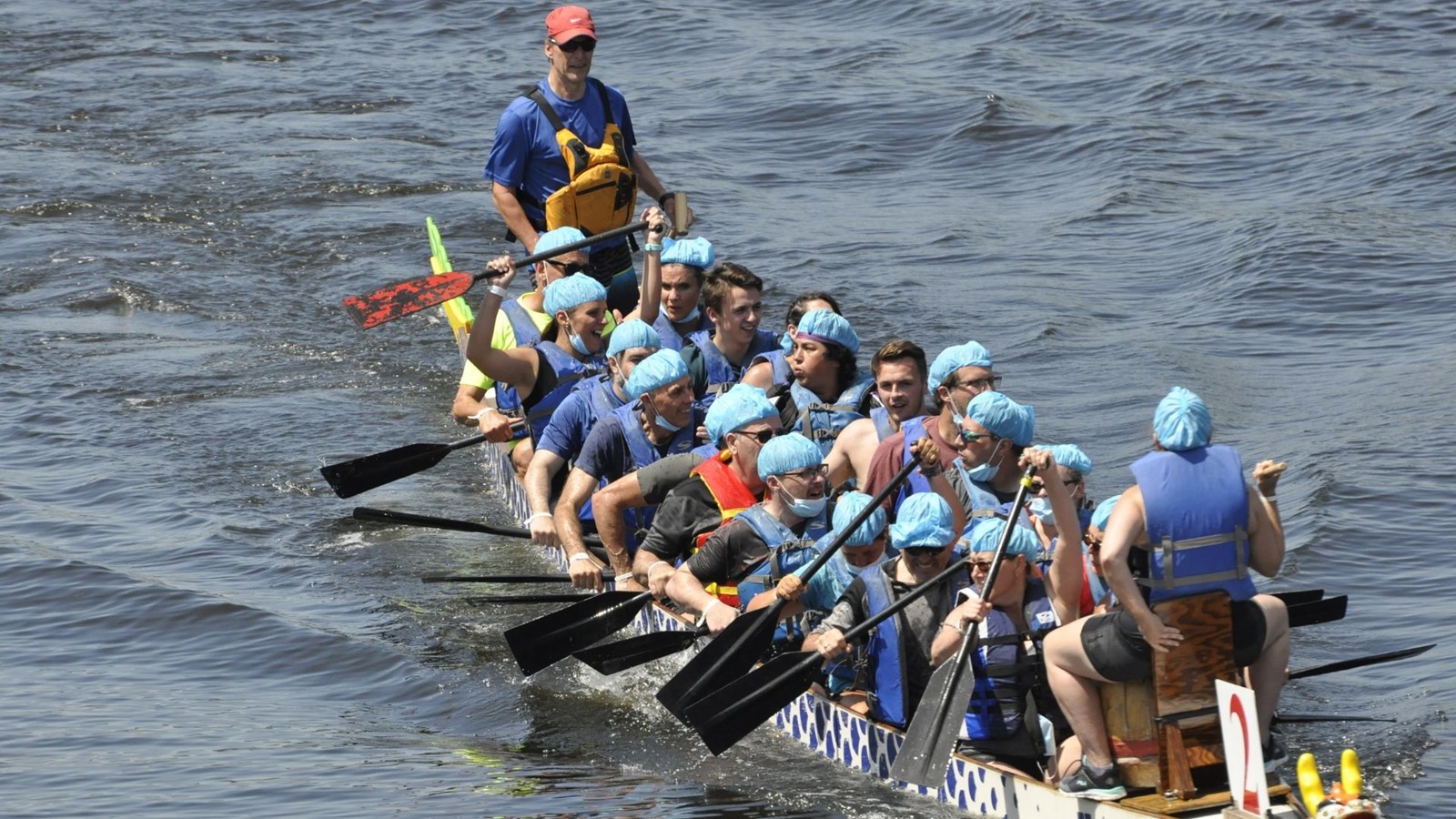 Photos et vidéo de la 10e édition de la course de bateaux-dragons