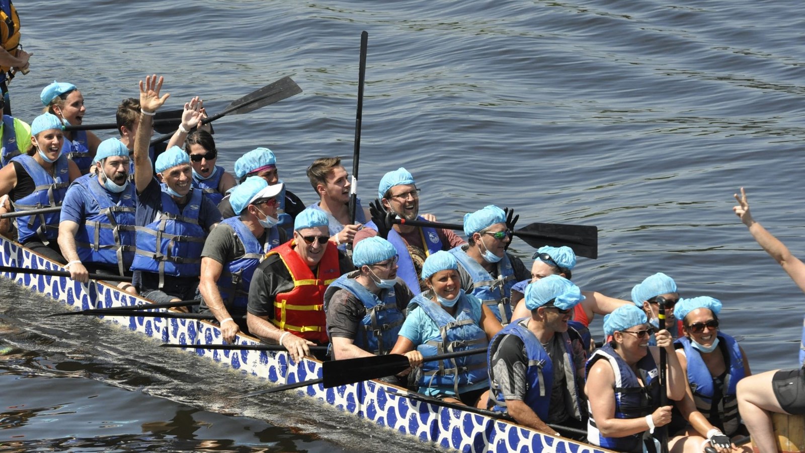 Photos et vidéo de la 10e édition de la course de bateaux-dragons