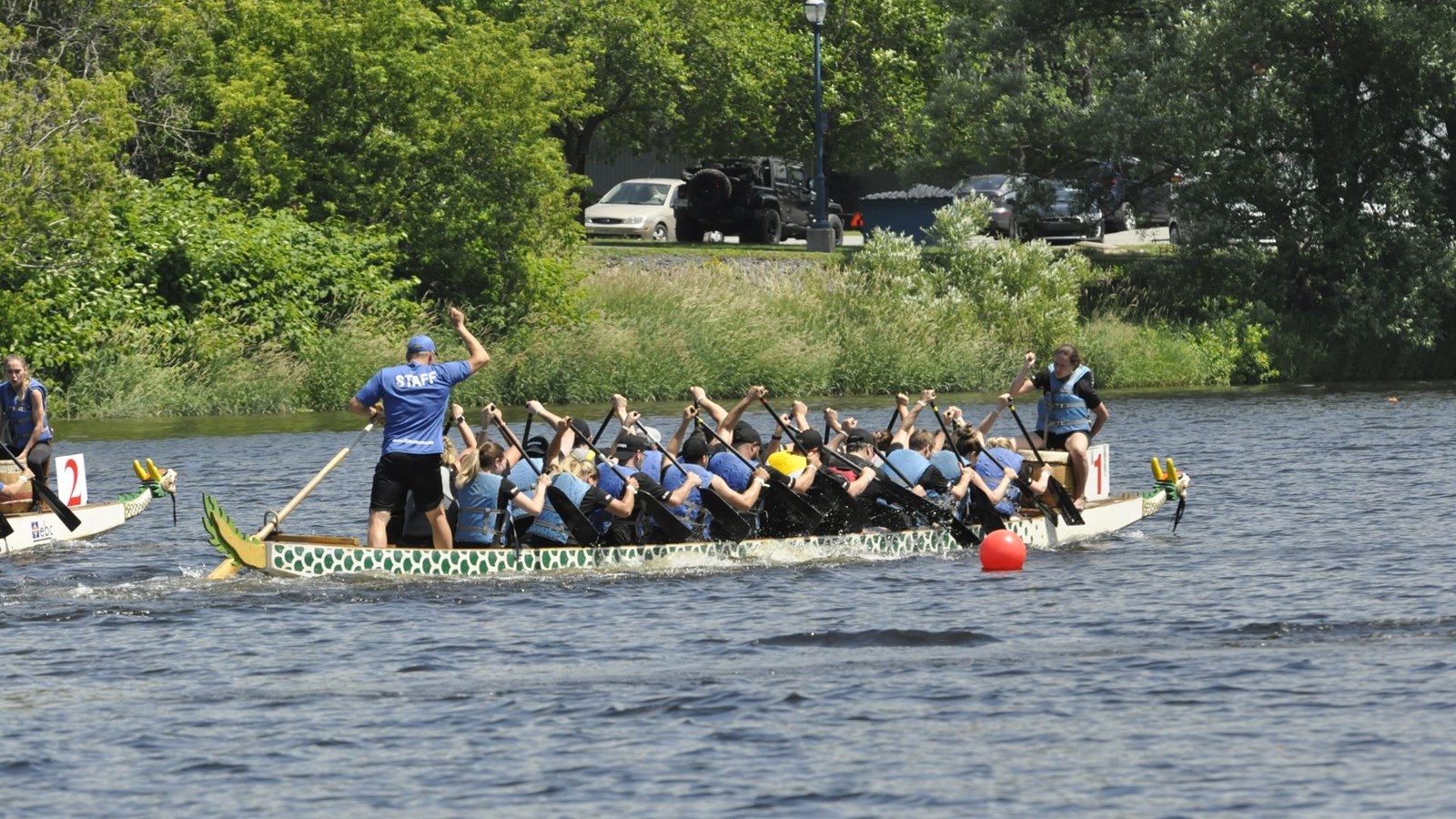 Photos et vidéo de la 10e édition de la course de bateaux-dragons