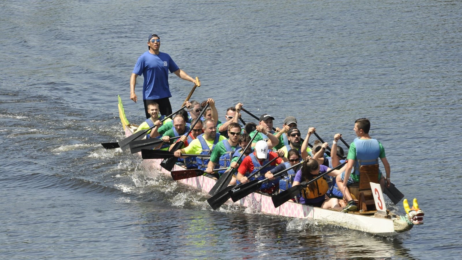 Photos et vidéo de la 10e édition de la course de bateaux-dragons