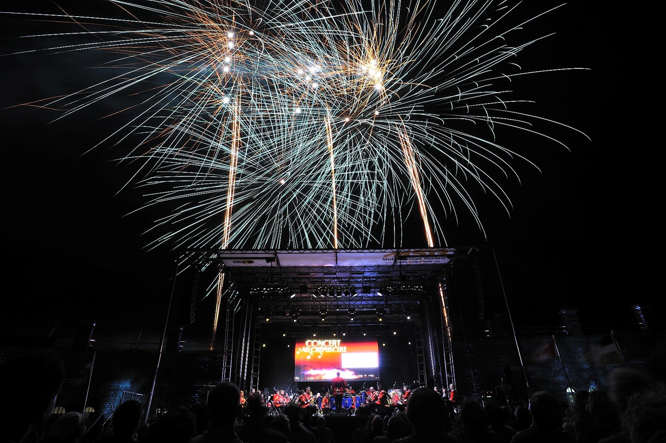 Un concert musical accompagné de coups de canons au Fort-numéro-un de Lévis