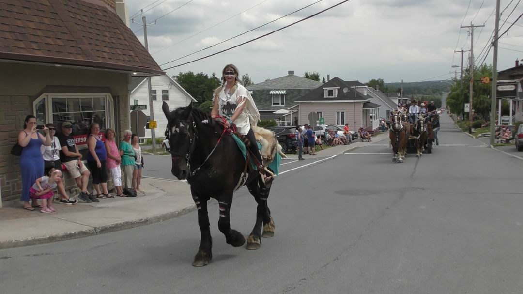 Normand DeLessard présente la parade de chevaux de Nashville en Beauce 2019