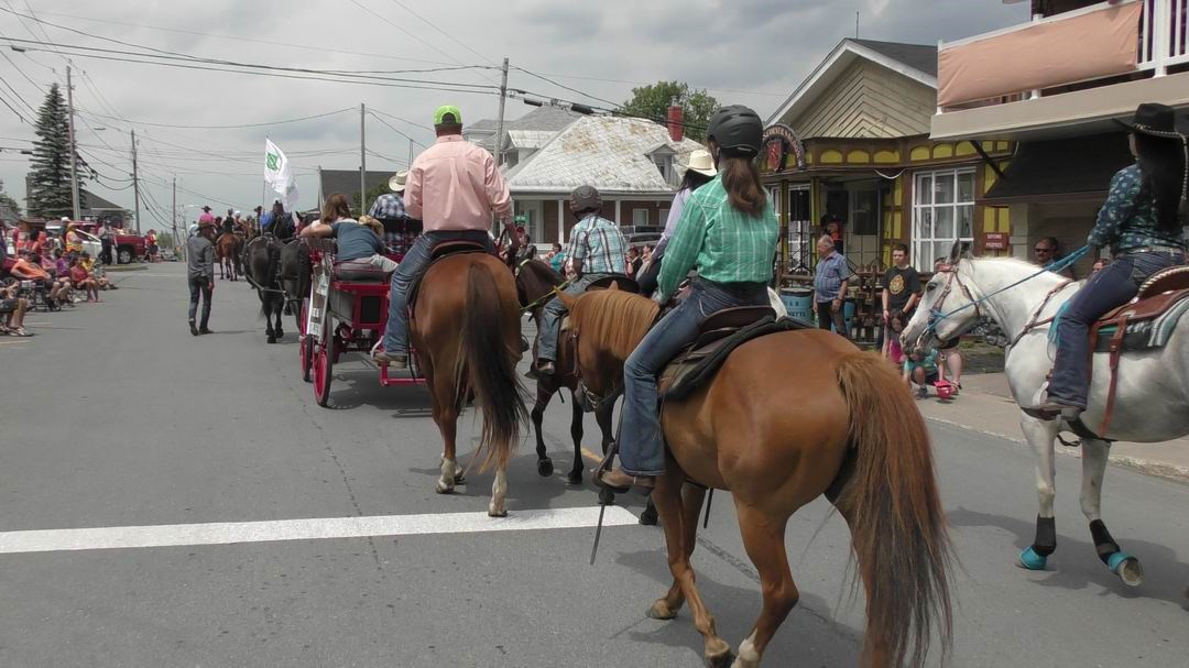 Normand DeLessard présente la parade de chevaux de Nashville en Beauce 2019