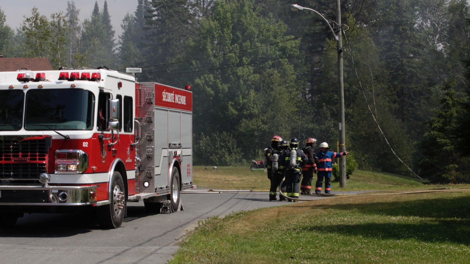 Une roulotte et une voiture sont la proie des flammes à Saint-Georges