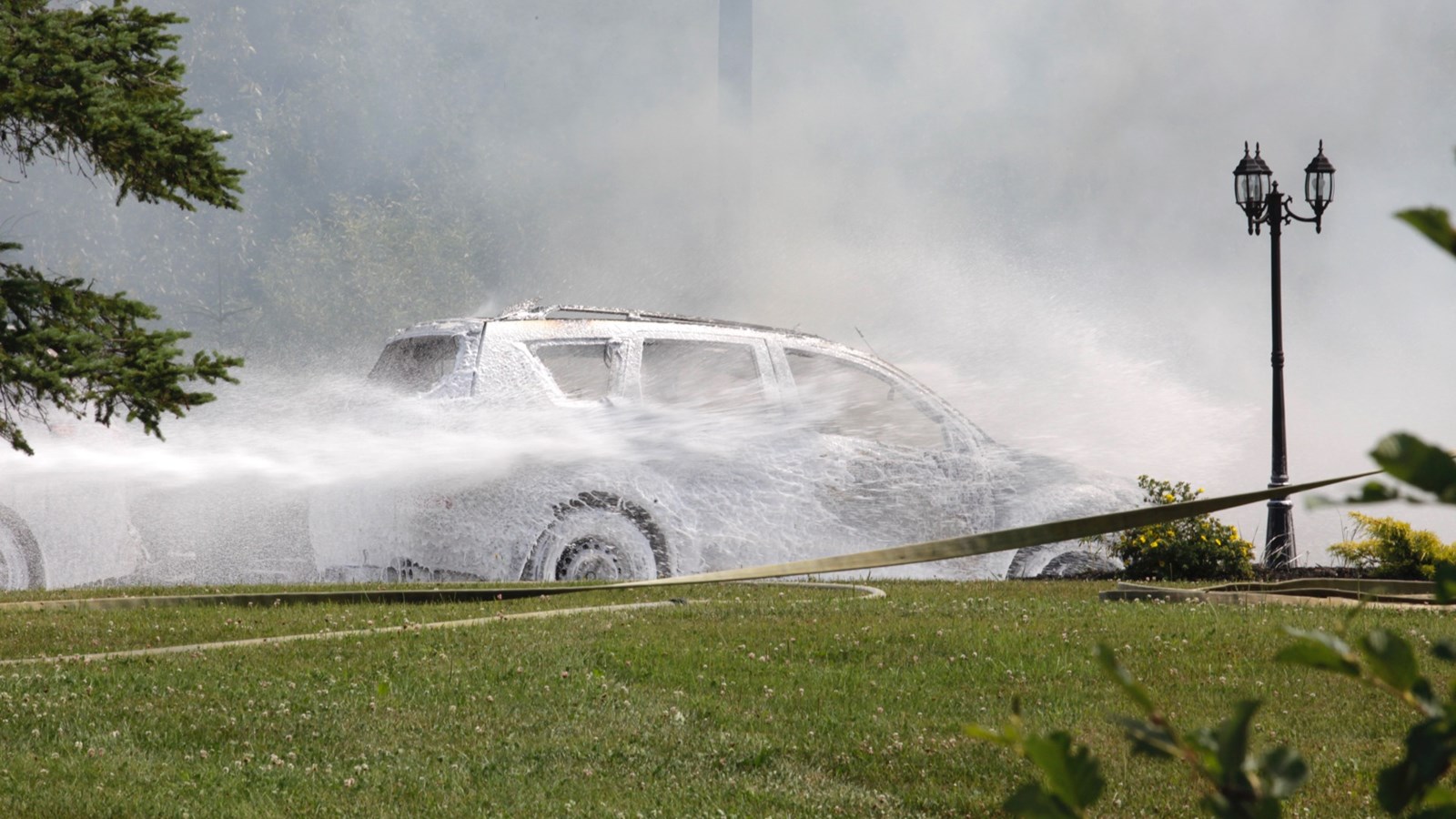 Une roulotte et une voiture sont la proie des flammes à Saint-Georges