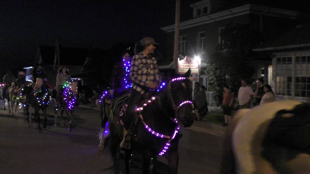 Normand DeLessard présente la parade illuminée de Nashville en Beauce 2019