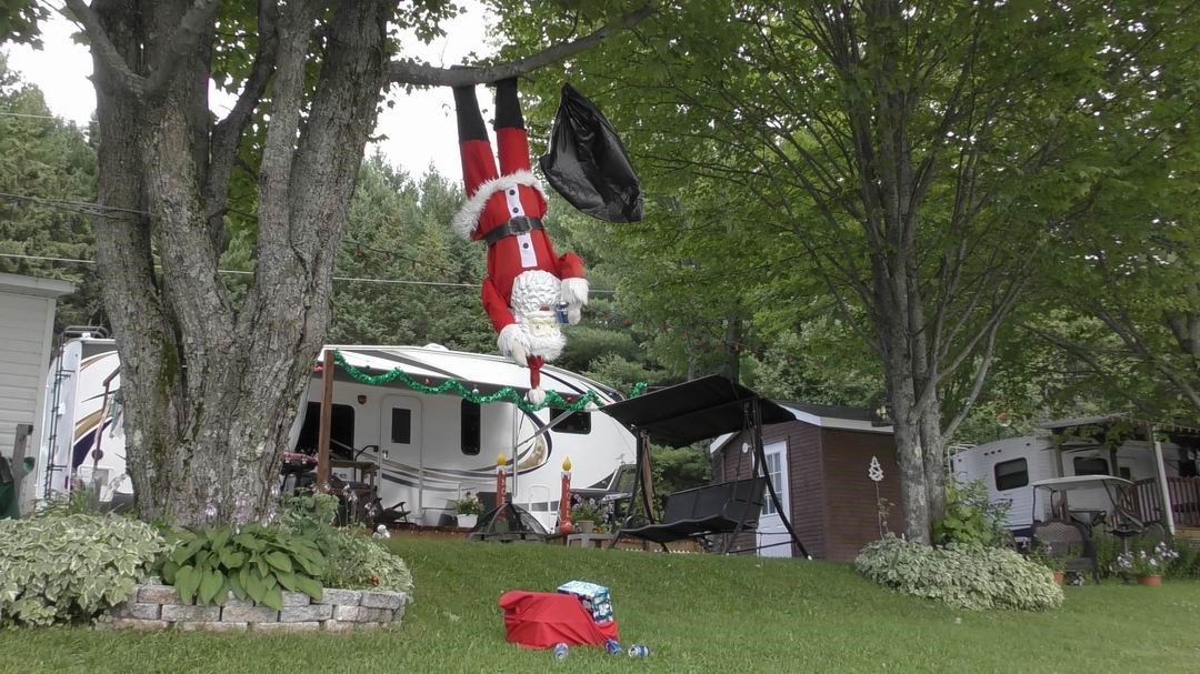 Normand DeLessard présente la parade de Noël du camping la Vallée beauceronne 