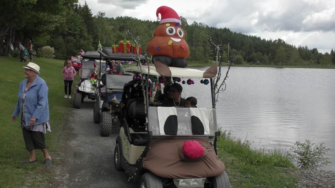 Normand DeLessard présente la parade de Noël du camping la Vallée beauceronne 