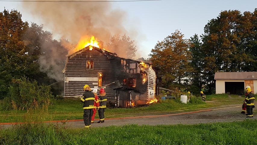 Un incendie de résidence tôt ce matin à Saints-Anges