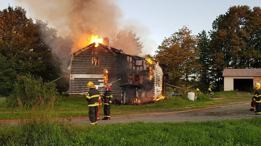 Un incendie de résidence tôt ce matin à Saints-Anges