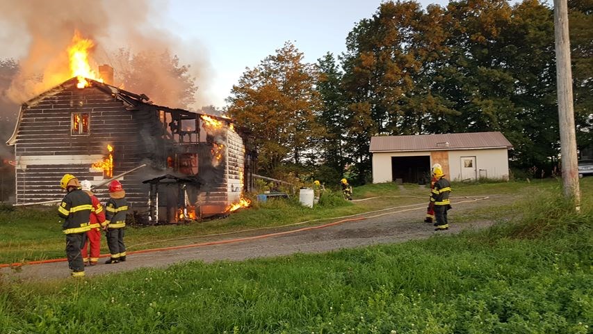 Un incendie de résidence tôt ce matin à Saints-Anges