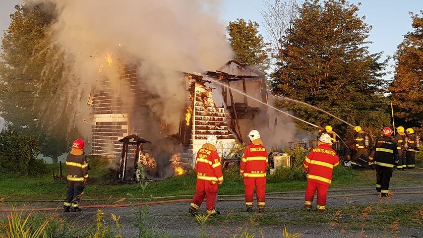 Un incendie de résidence tôt ce matin à Saints-Anges