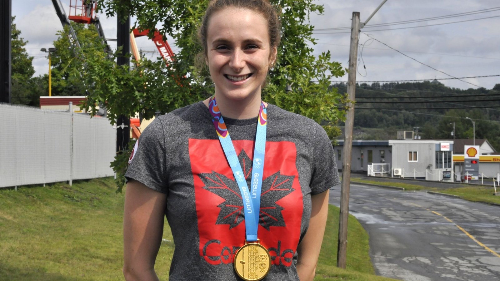 Andrée-Anne Côté avec sa médaille d'or des Jeux panaméricains.