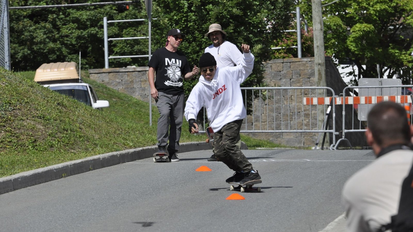 Une compétition de skateboard dans la 113e rue