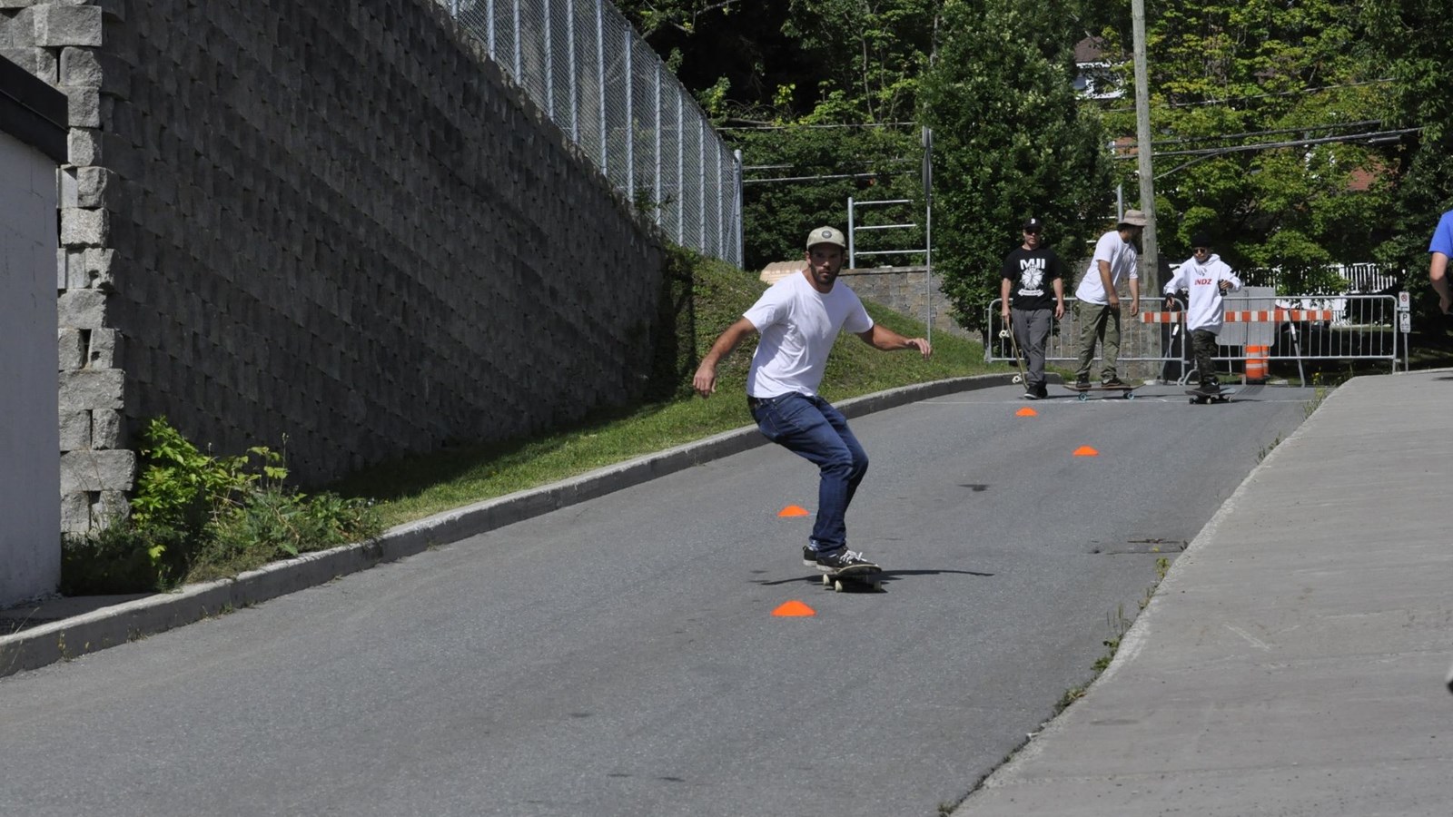 Une compétition de skateboard dans la 113e rue
