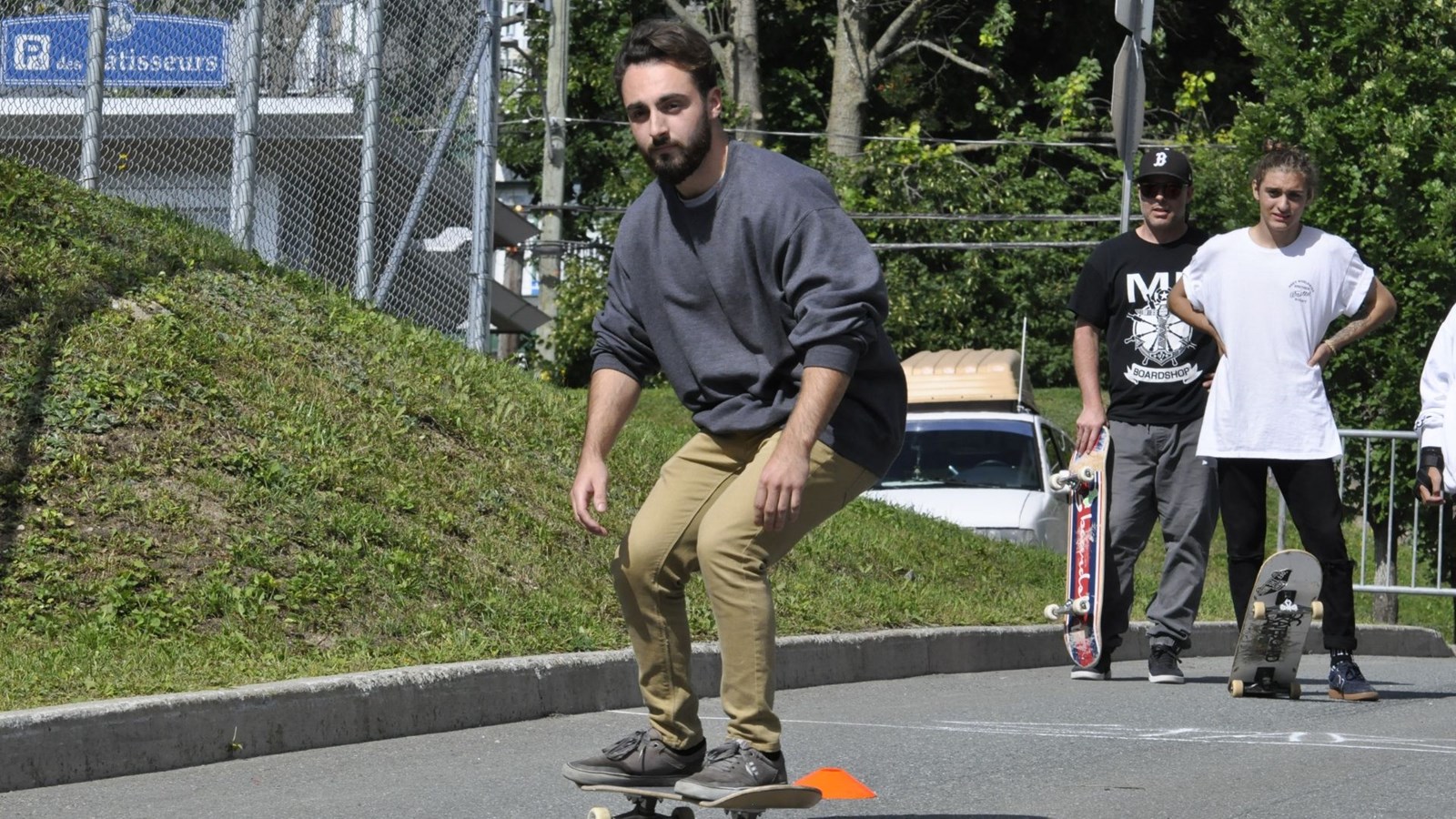 Une compétition de skateboard dans la 113e rue