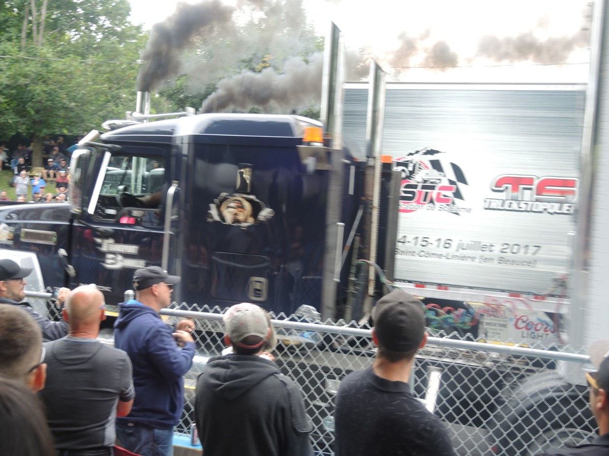 De l'action toujours spectaculaire pour la compétition de tir et d'accélération de Saint-Joseph!