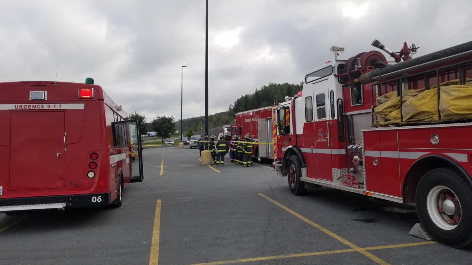 Début d'incendie concernant un véhicule-camion dans le stationnement du Walmart 