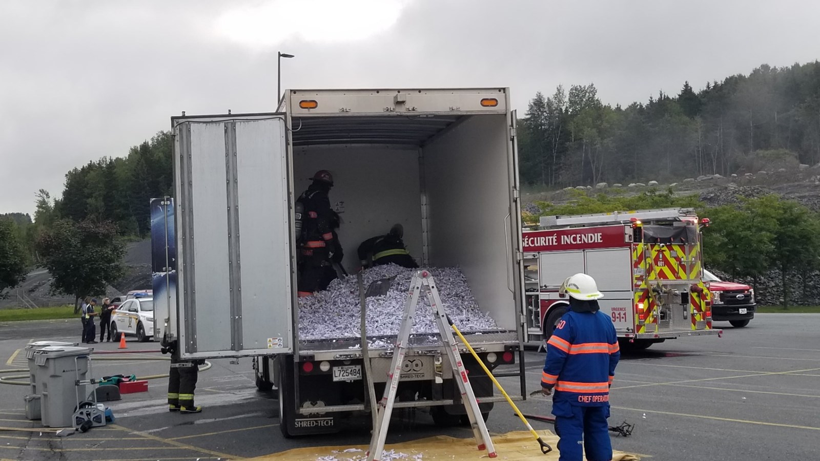 Début d'incendie concernant un véhicule-camion dans le stationnement du Walmart 