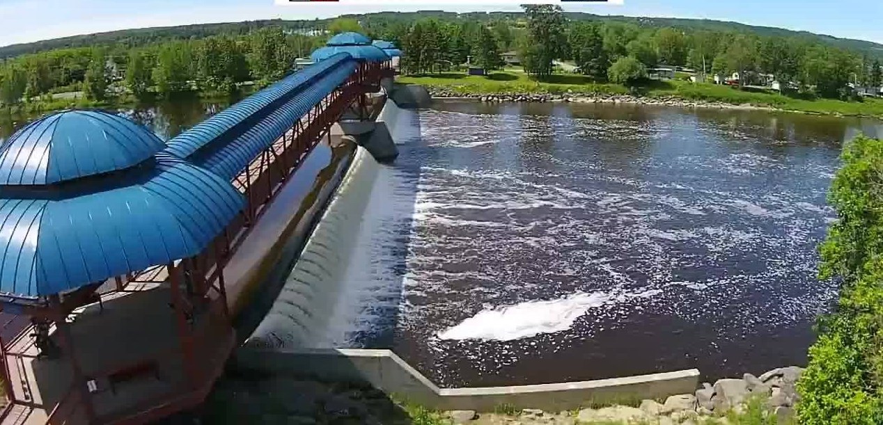 Normand DeLessard présente la construction du barrage gonflable Saint-Georges