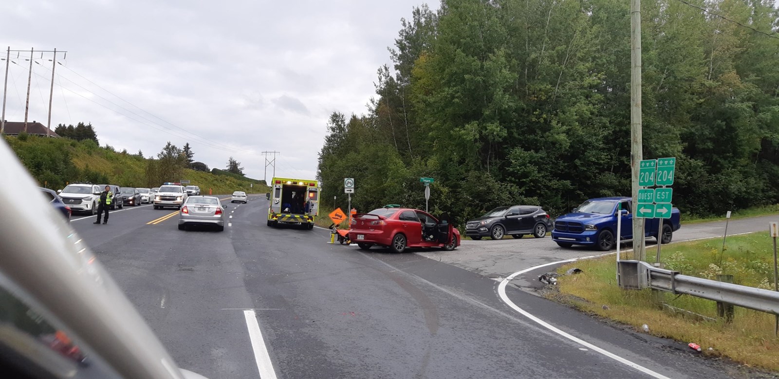 Accident impliquant des voitures et une moto à Saint-Georges