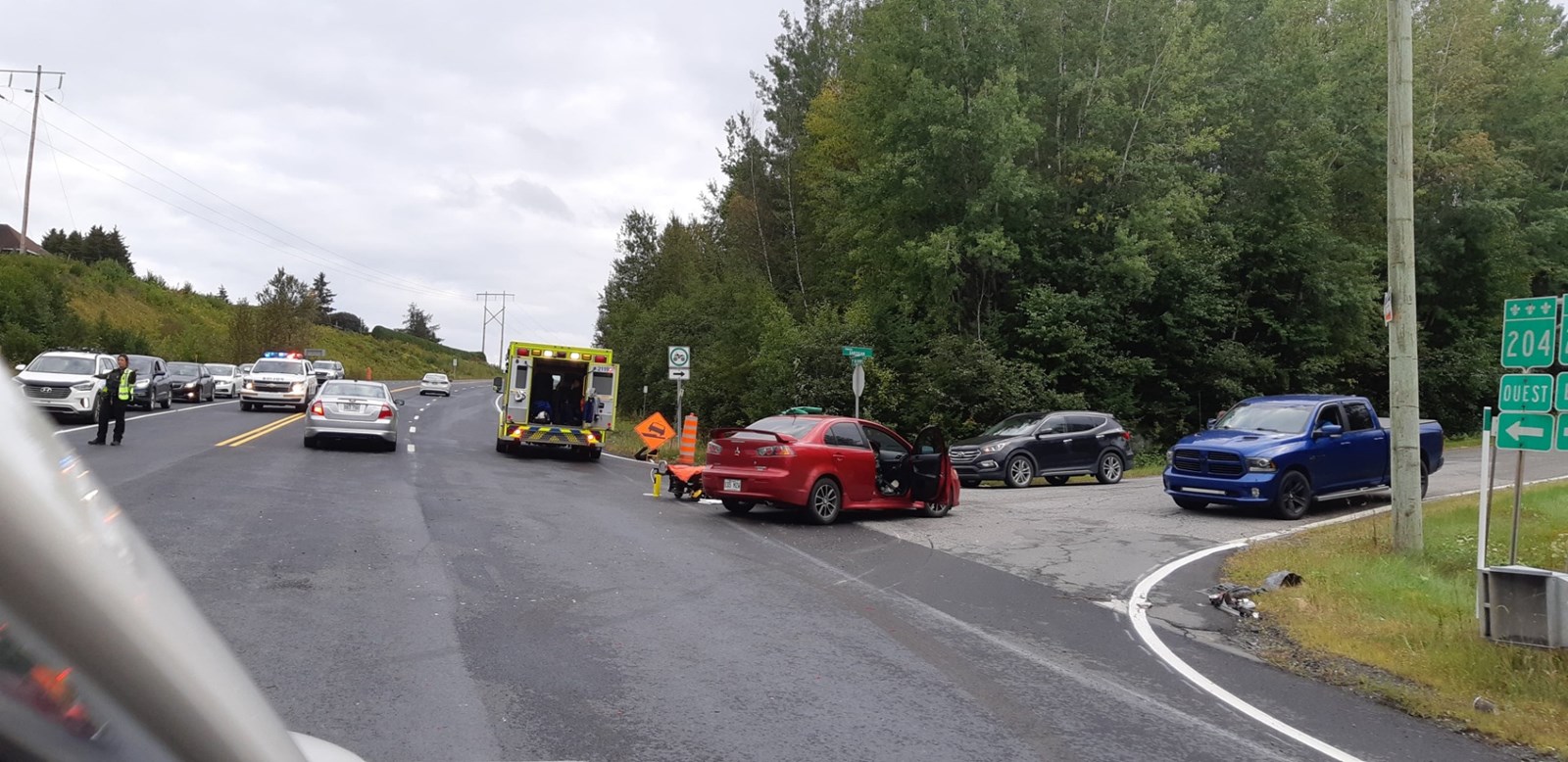 Accident impliquant des voitures et une moto à Saint-Georges