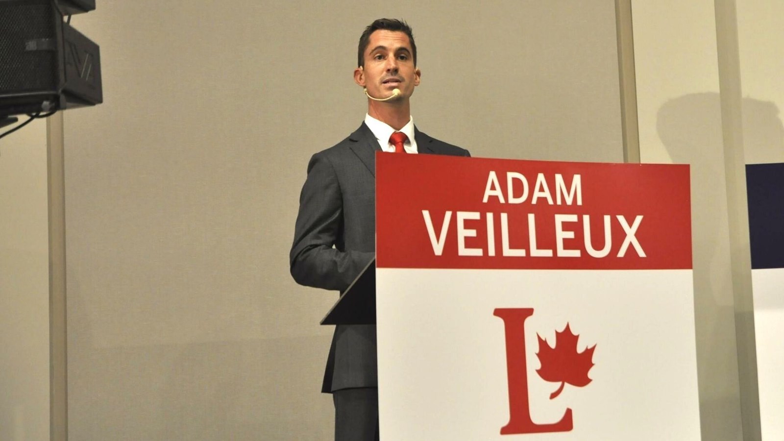 Le candidat libéral, Adam Veilleux, est fier du gouvernement Trudeau. 