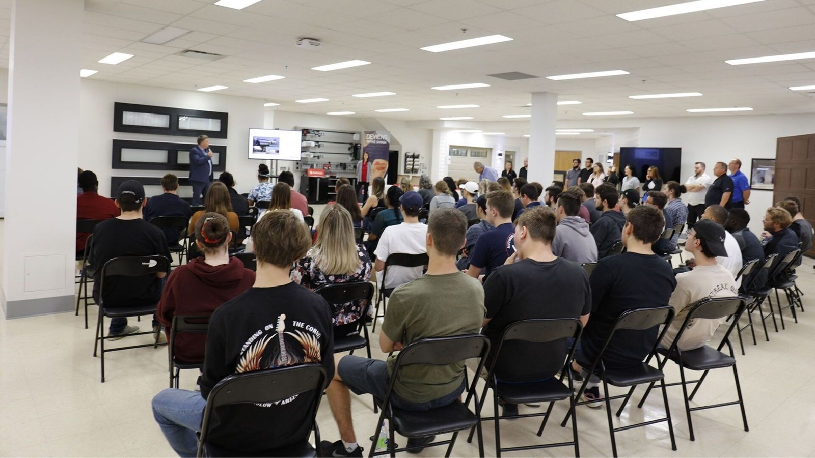 Les élèves du Cégep Beauce-Appalaches ont eu une visite à l'entreprise Garaga.