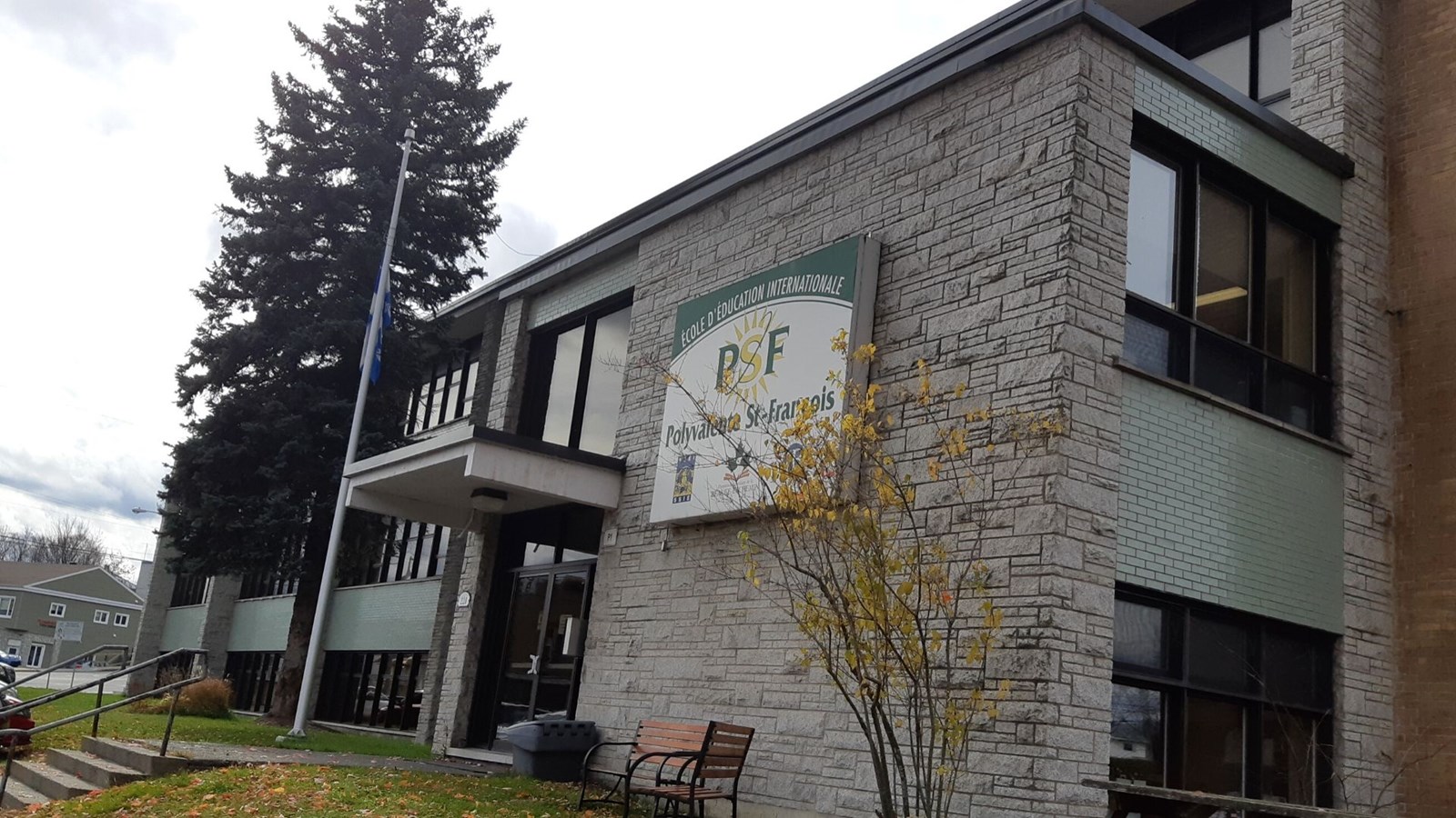La Polyvalente Saint-François à Beauceville se classe au premier rang des écoles secondaires en Beauce.