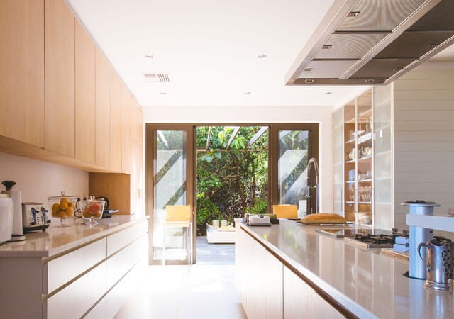 5 astuces pour faire briller votre comptoir de quartz