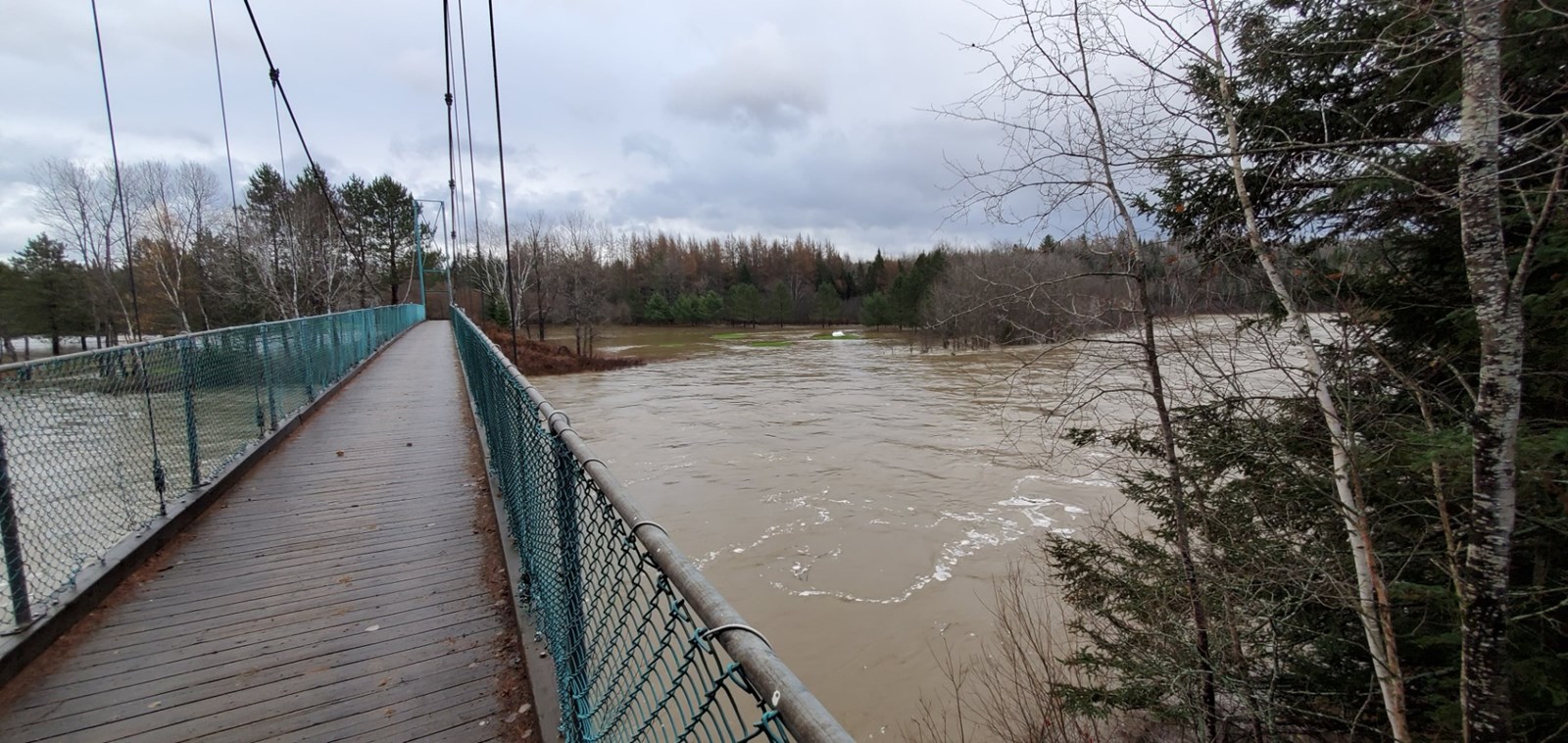 Une partie de la route s'affaisse dans le secteur de Cumberland