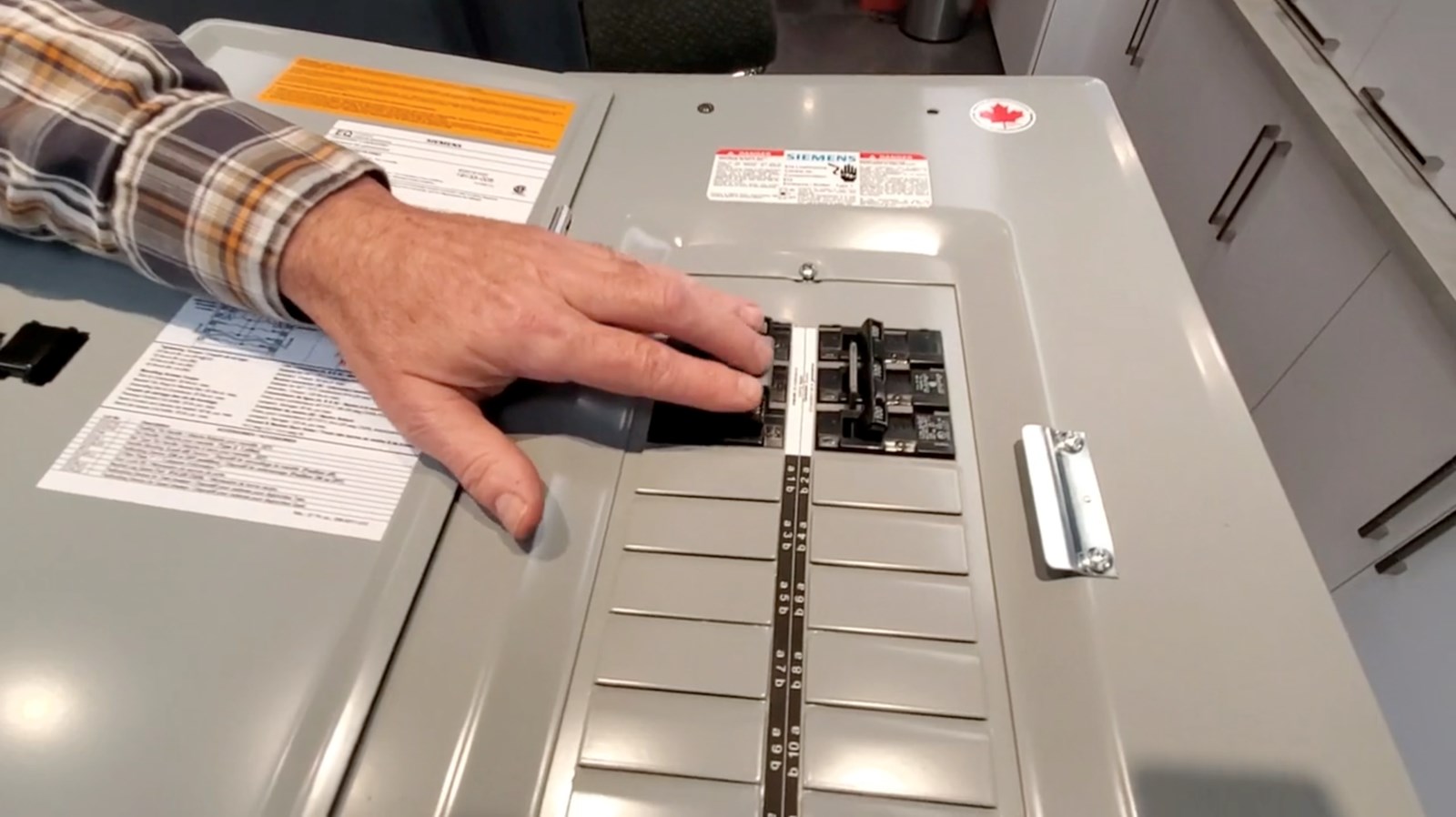 Vidéo | Comment bien brancher une génératrice lors de panne électrique