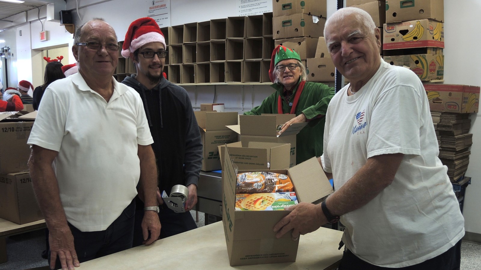 150 bénévoles réunis pour la confection des paniers de Noël