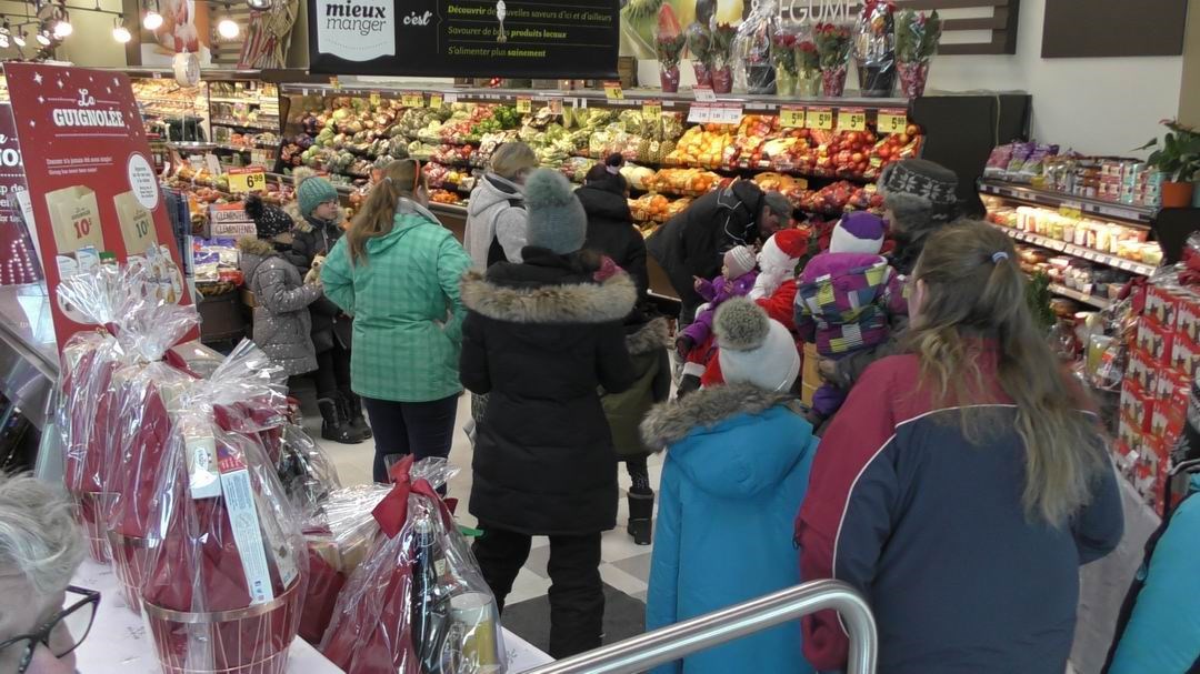 Normand DeLessard présente le père Noël des enfants de Saint-Éphrem