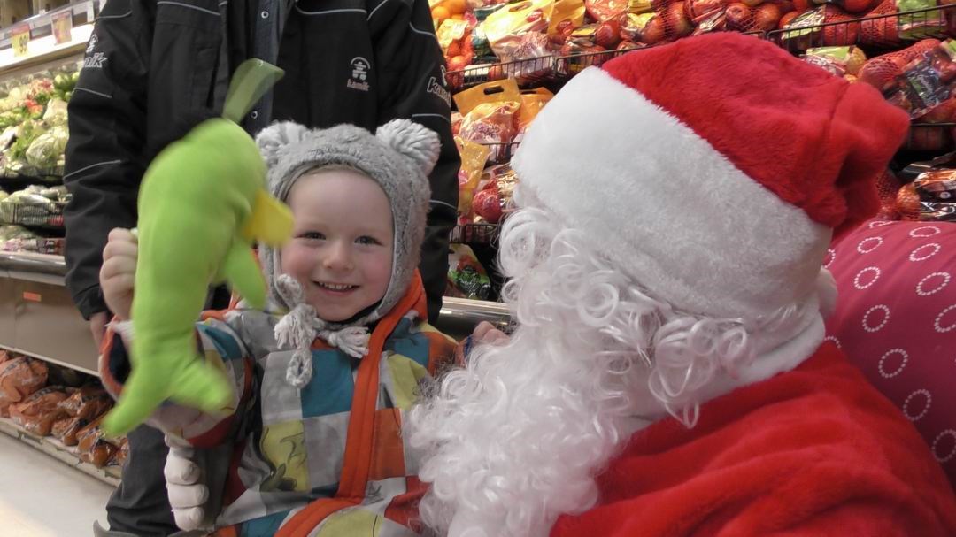 Normand DeLessard présente le père Noël des enfants de Saint-Éphrem