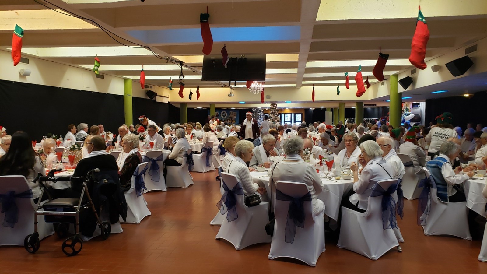 Bien du plaisir dans une ambiance des Fêtes. 